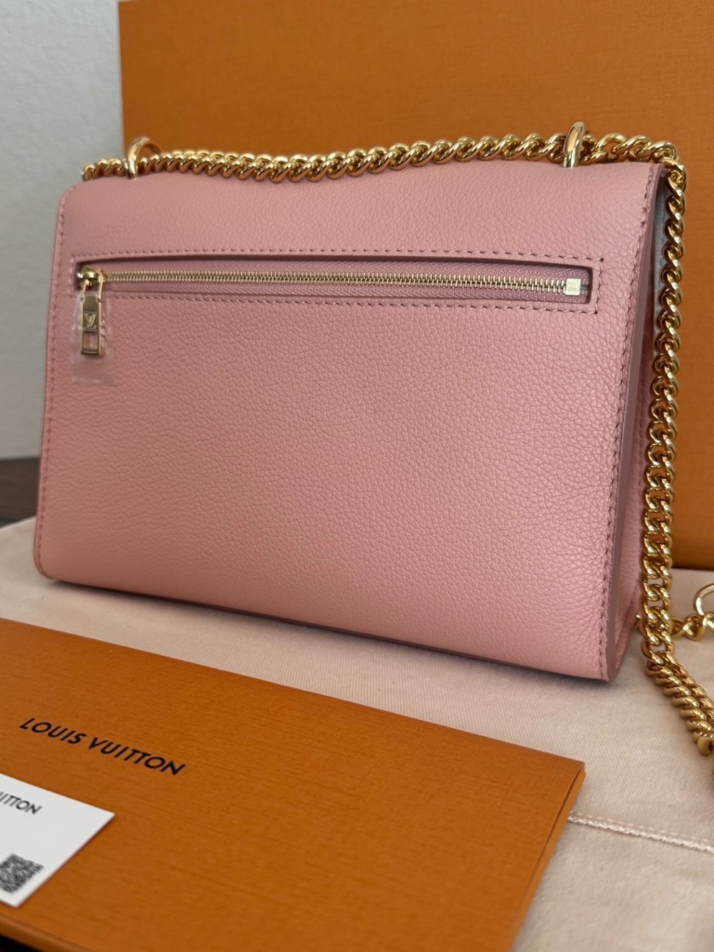 NEW LOUIS VUITTON MyLockMe Calfskin Leather Chain Bag in Cream/Rose Trianon - Picture 7 of 10